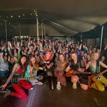 Renee Overbeeke - Screenshot and Social Media Collection in steamsisterband_3640215374302444715.jpg - hidden celebrity photo